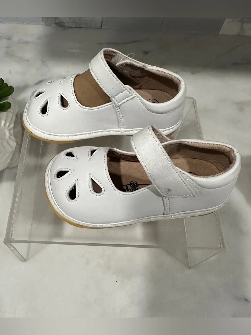 Little Mae’s Boutique Mary Jane White Flower Toddler Size 6 | 100% Leather | NWT